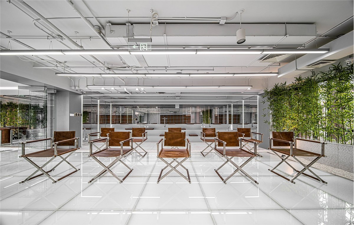 设计是拒绝任何规则与典范的，本质就是不断的超越与探索